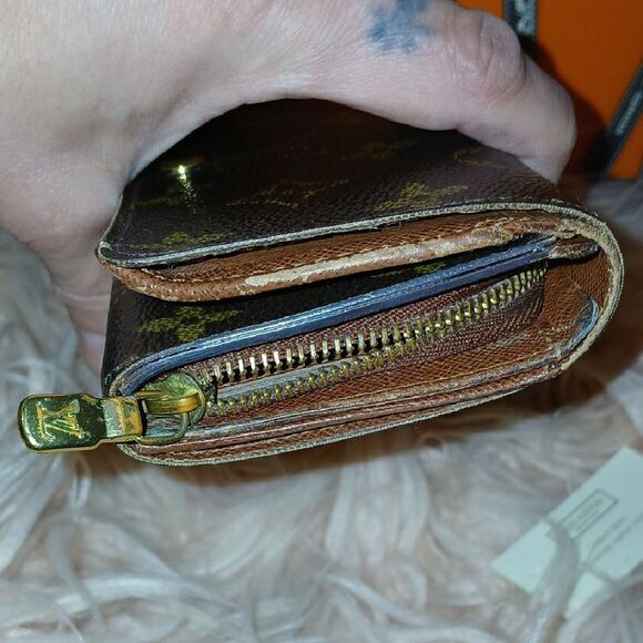 🌞  Authentic Louis Vuitton Monogram Compact Wallet - Picture 11 of 16
